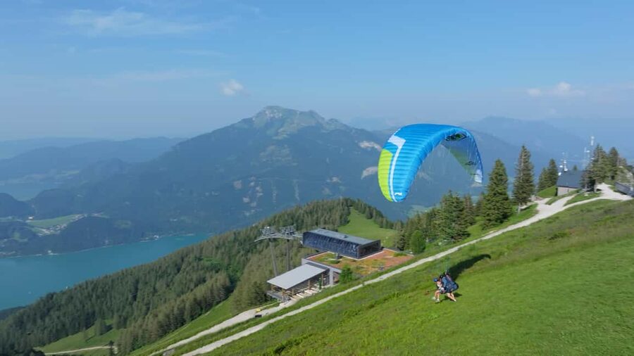Paragliding Tandem in Salzkammergut / Sound of Music Flight - What Happens in the Air: Tandem Control and Safety Gear