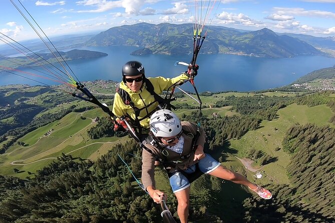 Paragliding Tandem in Switzerland - The 2-hour flow: meet, ride up, walk, fly, land