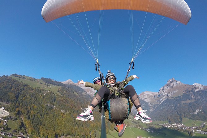 Paragliding Tandemflight Lucerne - Engelberg - Steering, steering-free, and how pilots handle different comfort levels