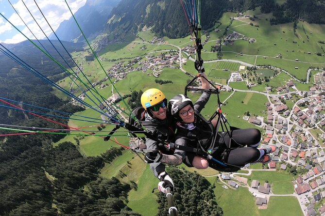 Paragliding & Tandemflüge with World Champion & Team, Stubaital - In the air: what you’ll actually see over Stubaital