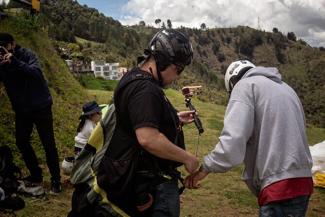 Paragliding Tour from Medellin with Transportation and Videos HD - Medellín Paragliding That Starts With Comfort, Not Confusion