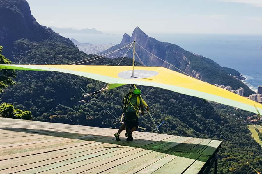 Rio de Janeiro: Hang Gliding Tandem Flight - Landing on the beach at São Conrado and getting your footage