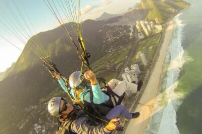 Rio de Janeiro: Paragliding Tandem Flight - The briefing and gear: how the operation keeps you calm before takeoff
