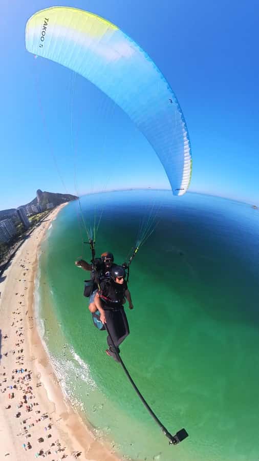 Rio de janeiro : Paragliding Tandem Flights over Rio - Who Should Book (and Who Should Skip)