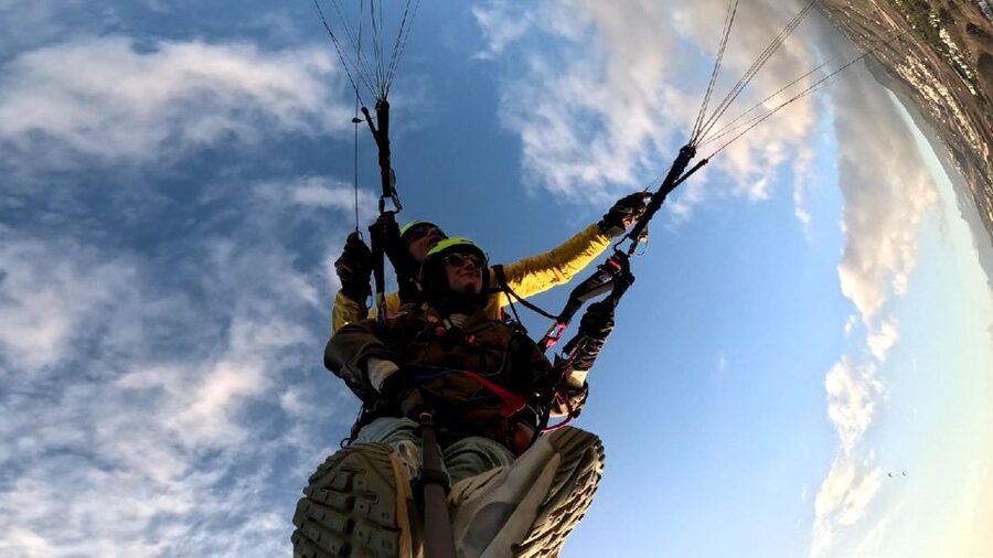 Santa Cruz de Tenerife: Acrobatic Paragliding Flight - Languages: How Spanish, English, French, and German Make It Easier