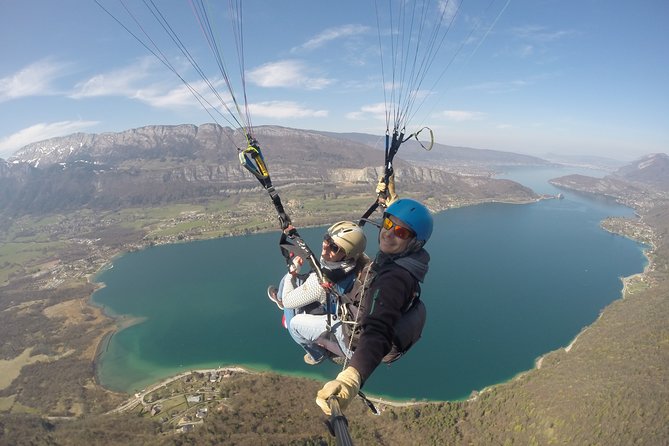 Sensation paragliding flight over the magnificent Lake Annecy - Safety, comfort, and limits that actually matter