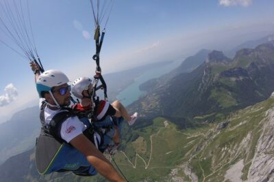 Sensation paragliding flight over the magnificent Lake Annecy - The setting: Lake Annecy from almost 800 meters up