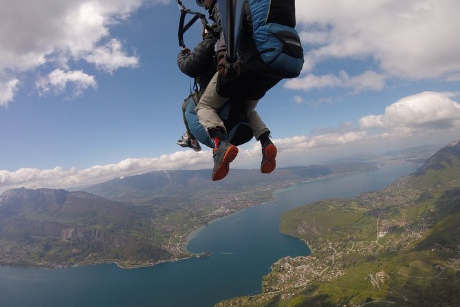 Sensation paragliding flight over the magnificent Lake Annecy - Timing and what “about an hour” feels like