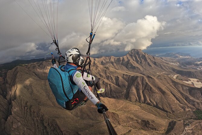 SILVER 1000m paragliding tandem flight above South Tenerife - Equipment, insurance, and what’s actually included in your ticket