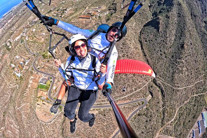 SILVER 1000m paragliding tandem flight above South Tenerife - Getting to takeoff: pickup in the Costa Adeje comfort bubble