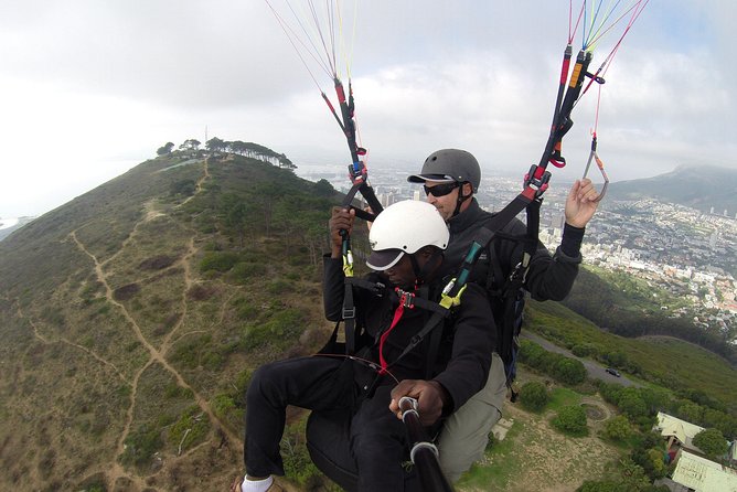 Tandem Paragliding Cape Town Experience TABLE MOUNTAIN PARAGLIDE - Safety and Training: What the Operator Promises, and What You Should Do