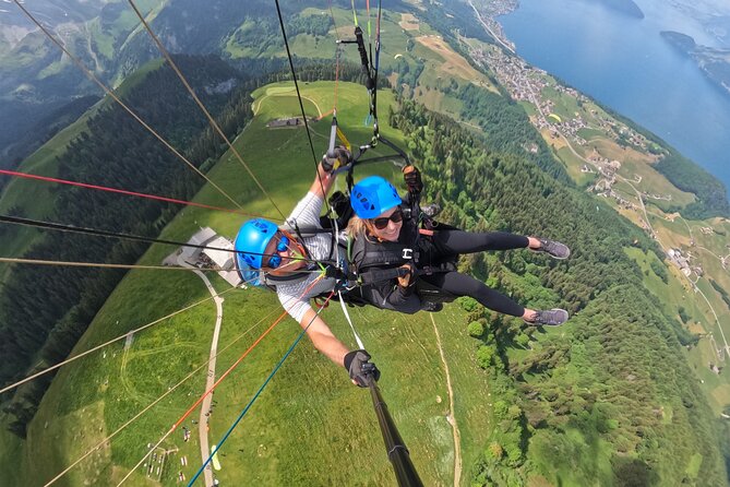 Tandem Paragliding Flight in the Lucerne Region - Communication: smooth when it’s fast, messy when it isn’t