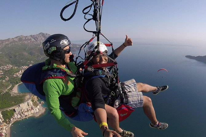 Tandem paragliding in Budva /All-inclusive - The setup and instruction: how they keep it feeling safe