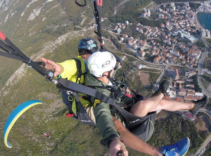Tandem Paragliding in Budva with Expert Pilots/All-inclusive - Safety and gear: what “expert pilots” should mean to you