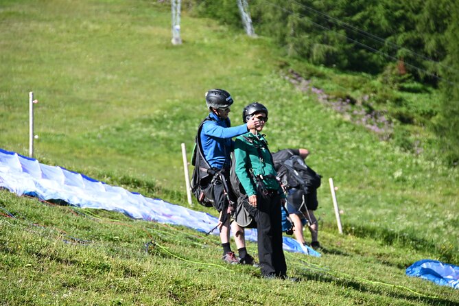 Tandem paragliding in the Stubai Valley near Innsbruck - How Included Gear Shapes Your Comfort on the Day