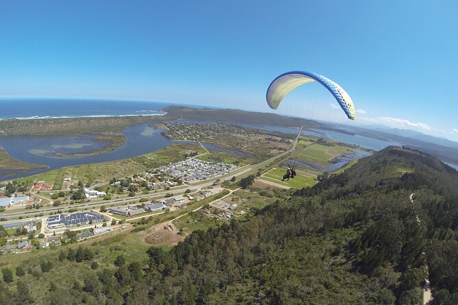 Tandem Paragliding Instructional Flights in Garden Route - Landing: the part that feels fast and safe