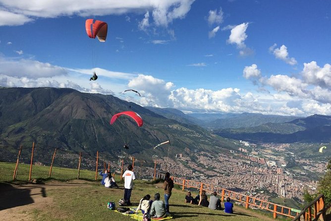 Tour Paragliding - Guides, Communication, and Multilingual Help (Camilo, Joshua, Luis)