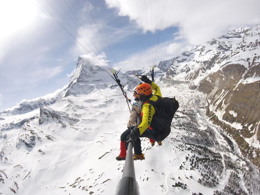Zermatt: Paragliding Tandem Flight - The “Airplane” segment: how the main airborne moment usually feels